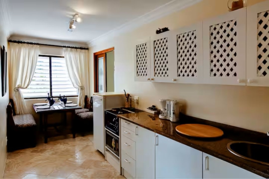 To Let 1 Bedroom Property for Rent in Llandudno Western Cape